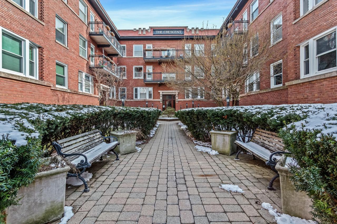 845 W Belle Plaine Ave. #2E, Chicago, IL 60613