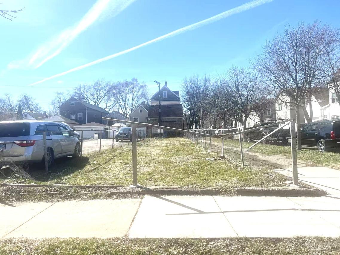 4800 S Throop St., Chicago, IL 60609