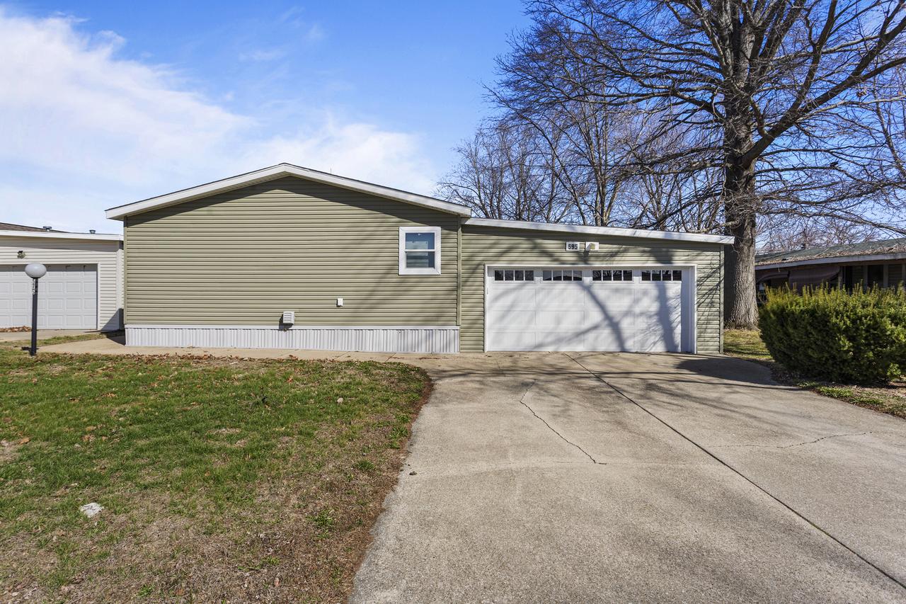 595 Bureau St., Mahomet, IL 61853