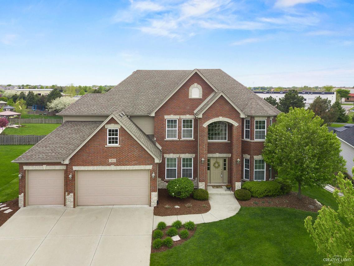 304 Amston Ct., Oswego, IL 60543