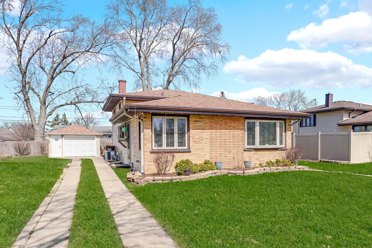 7306 Dorothy Ln., Tinley Park, IL 60477