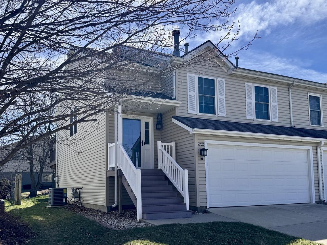 2723 Arrowhead Dr., Bloomington, IL 61704