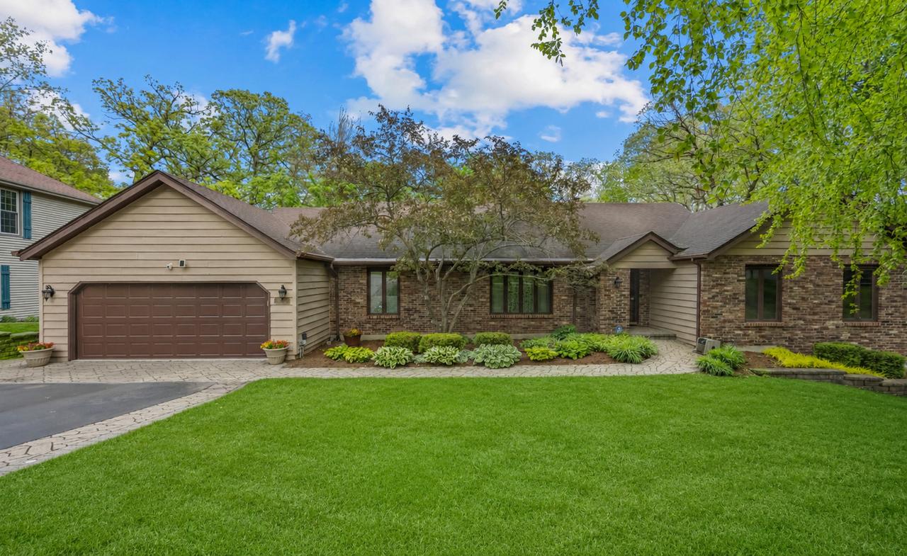 655 Oakview Dr., Algonquin, IL 60102