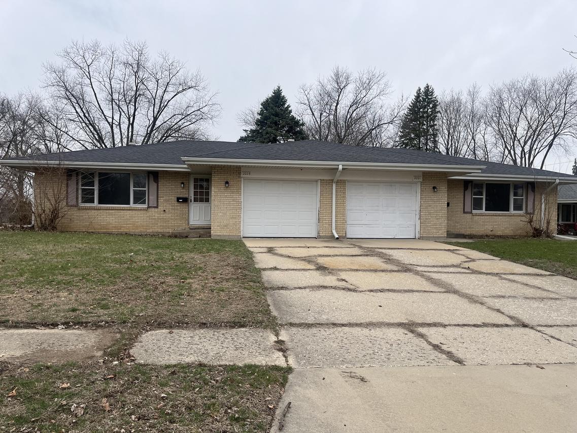 2221 Denver Dr., Rockford, IL 61108