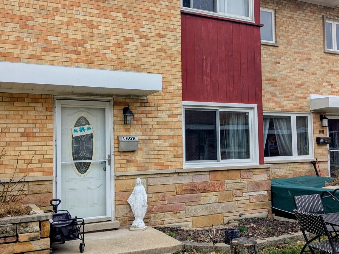 160 E Northwest Hwy., Des Plaines, IL 60016