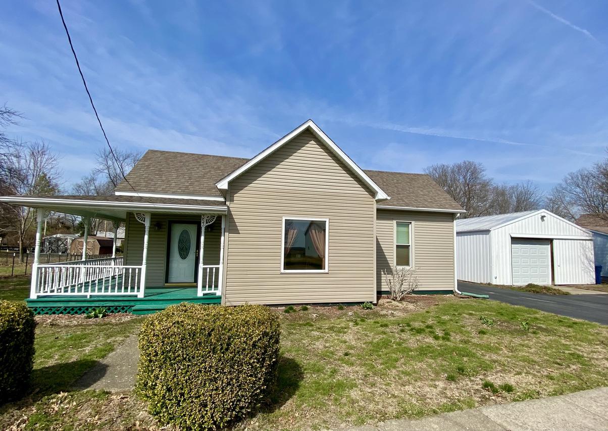 353 E State St., Cisco, IL 61830