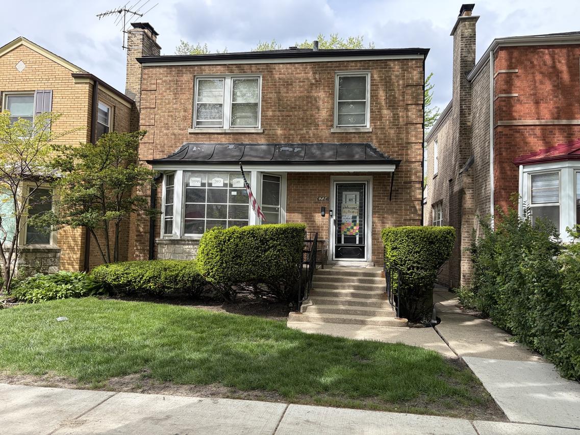 6734 N Mozart St., Chicago, IL 60645