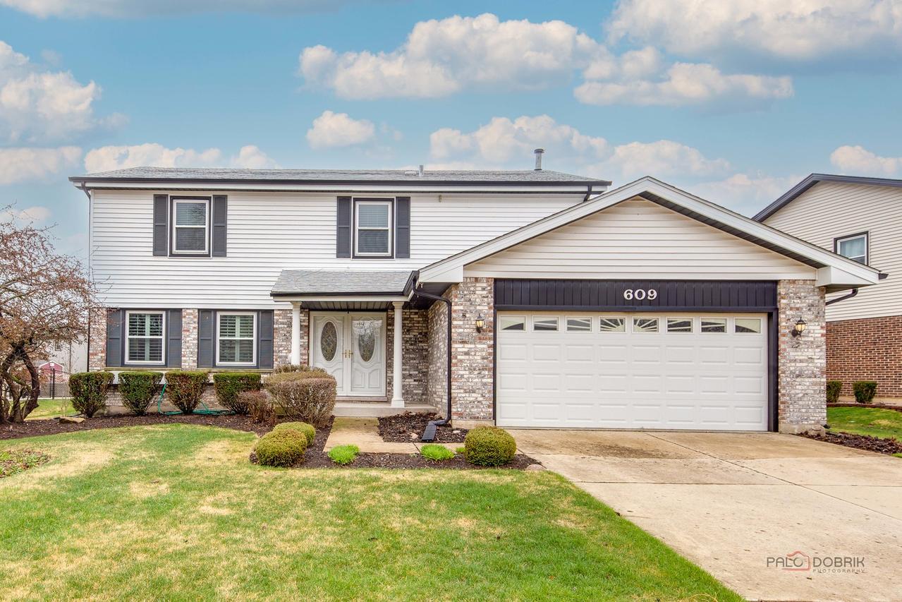 609 Thames Dr., Schaumburg, IL 60193