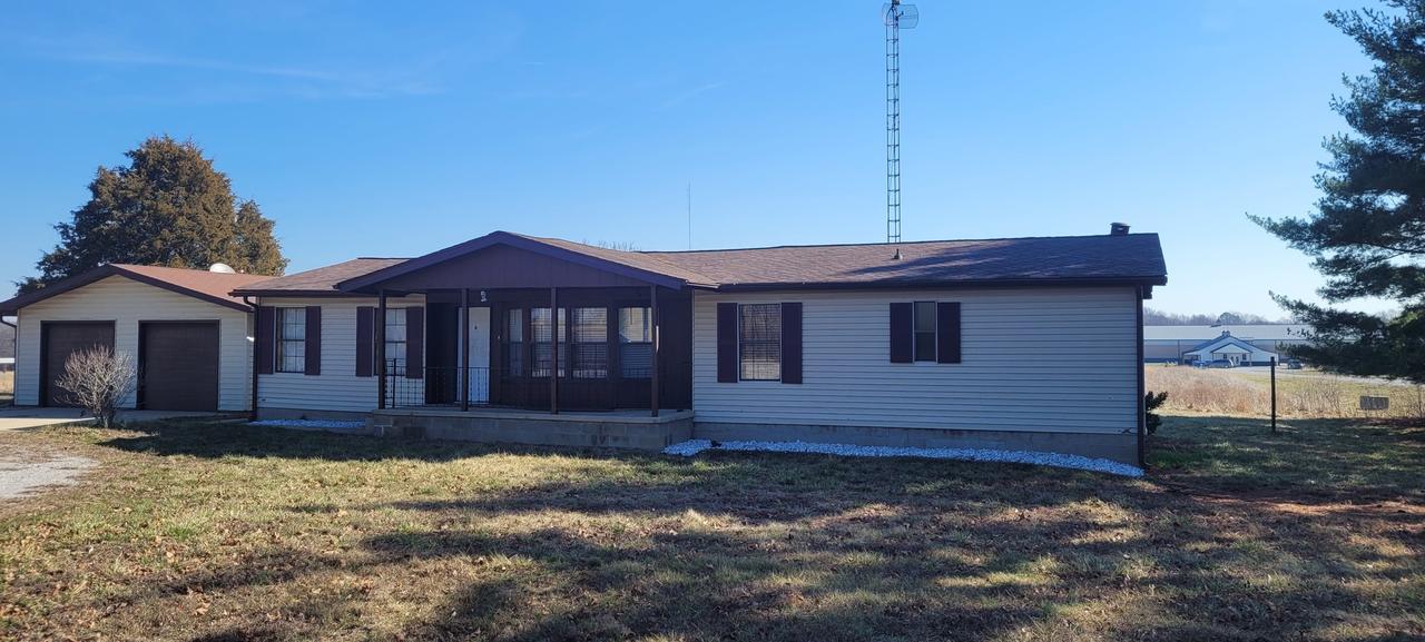 15400 N Heron Ln., Bluford, IL 62814