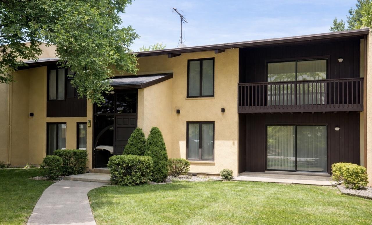 1050 Holbrook Rd. #I, Homewood, IL 60430