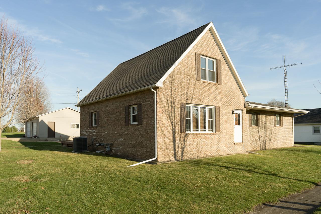 201 S Brush Ave., Ladd, IL 61329