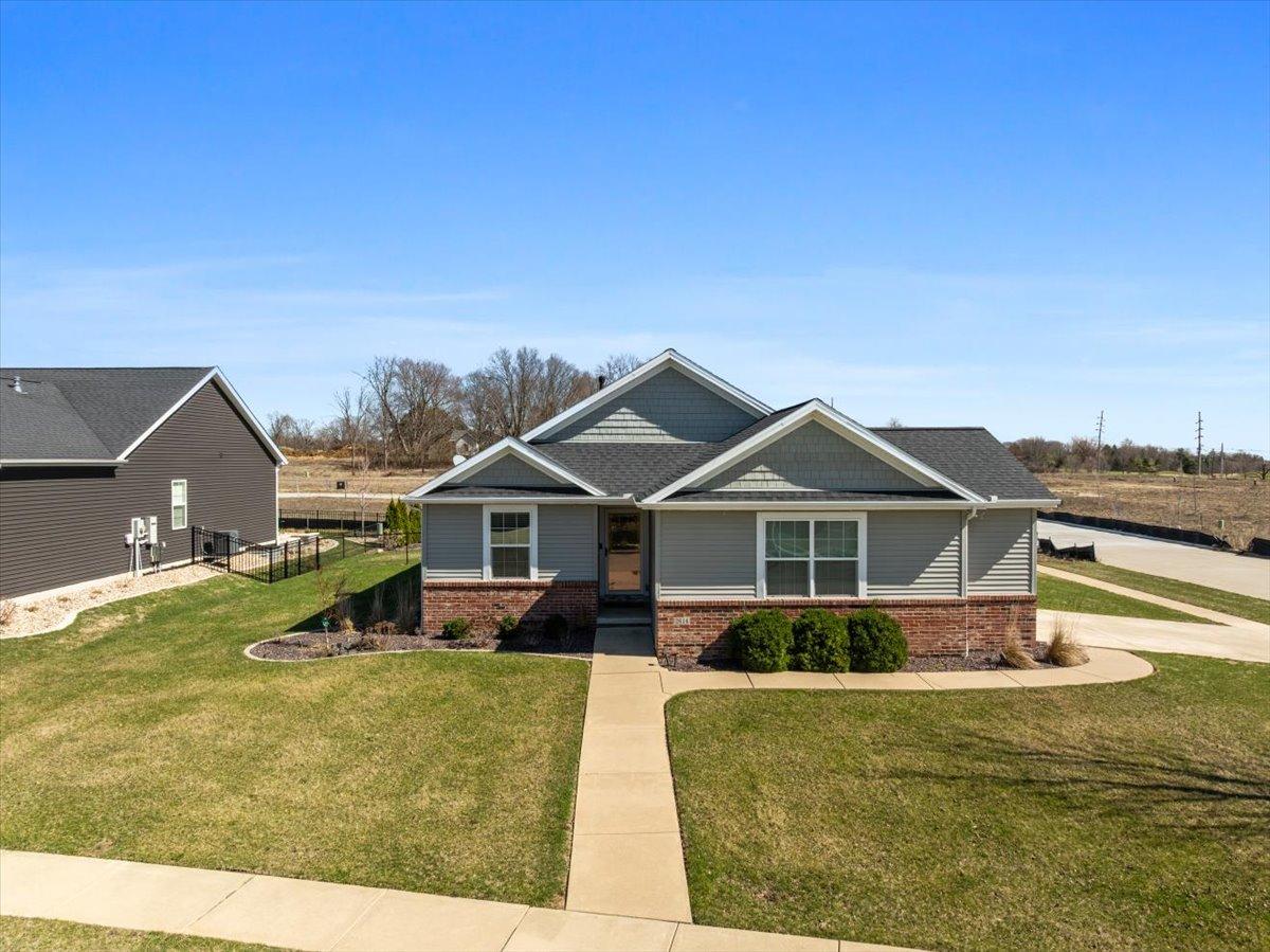 2614 Handel Dr., Bloomington, IL 61704