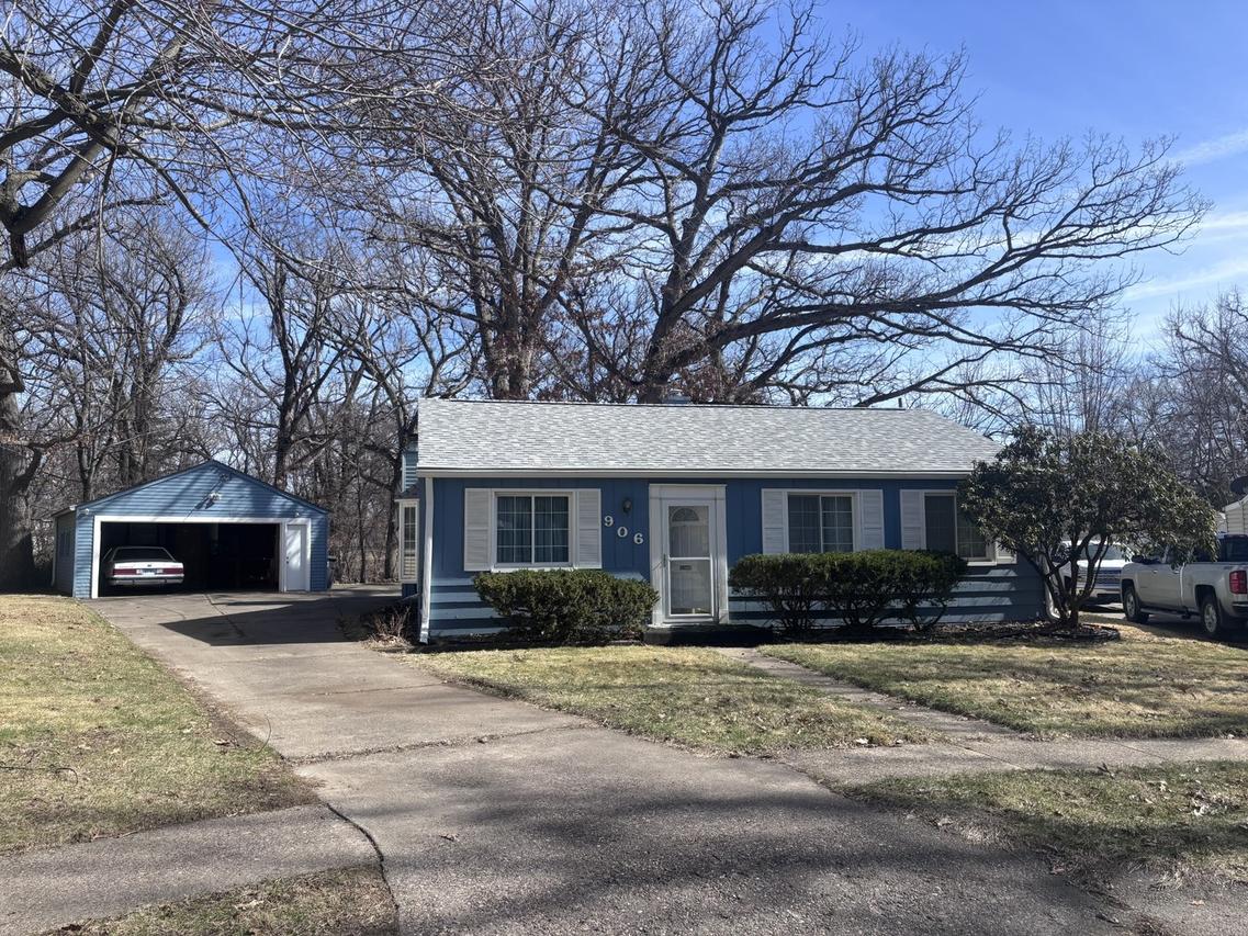 906 40th Street Ct., Moline, IL 61265