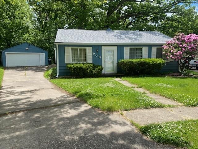 906 40th Street Ct., Moline, IL 61265