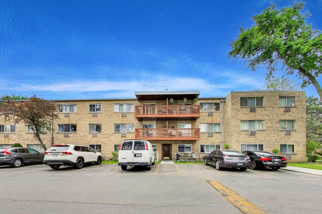 750 Dempster St. #103, Mount Prospect, IL 60056
