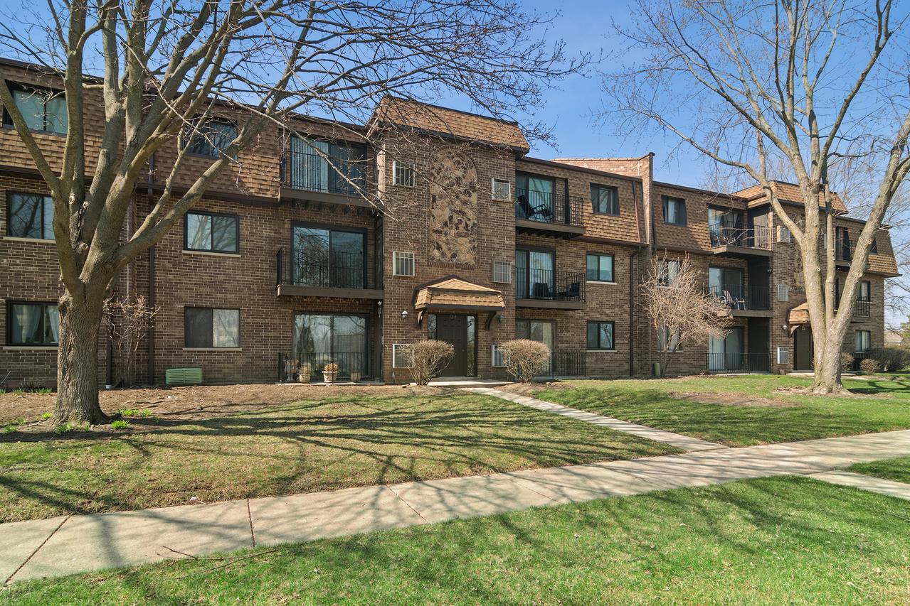 129 W Brandon Ct. #D14, Palatine, IL 60067