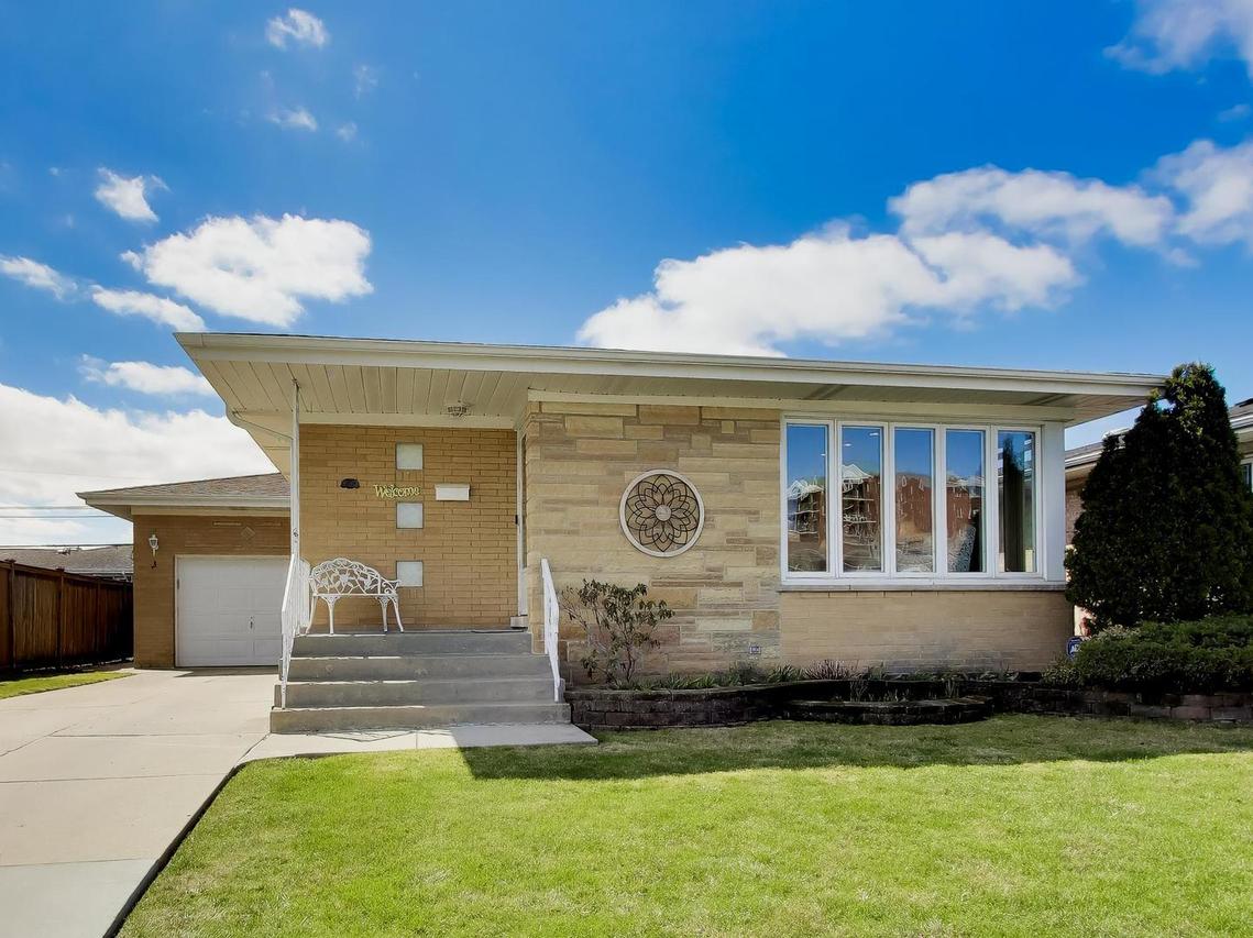 8547 W Saint Joseph Ave., Chicago, IL 60656