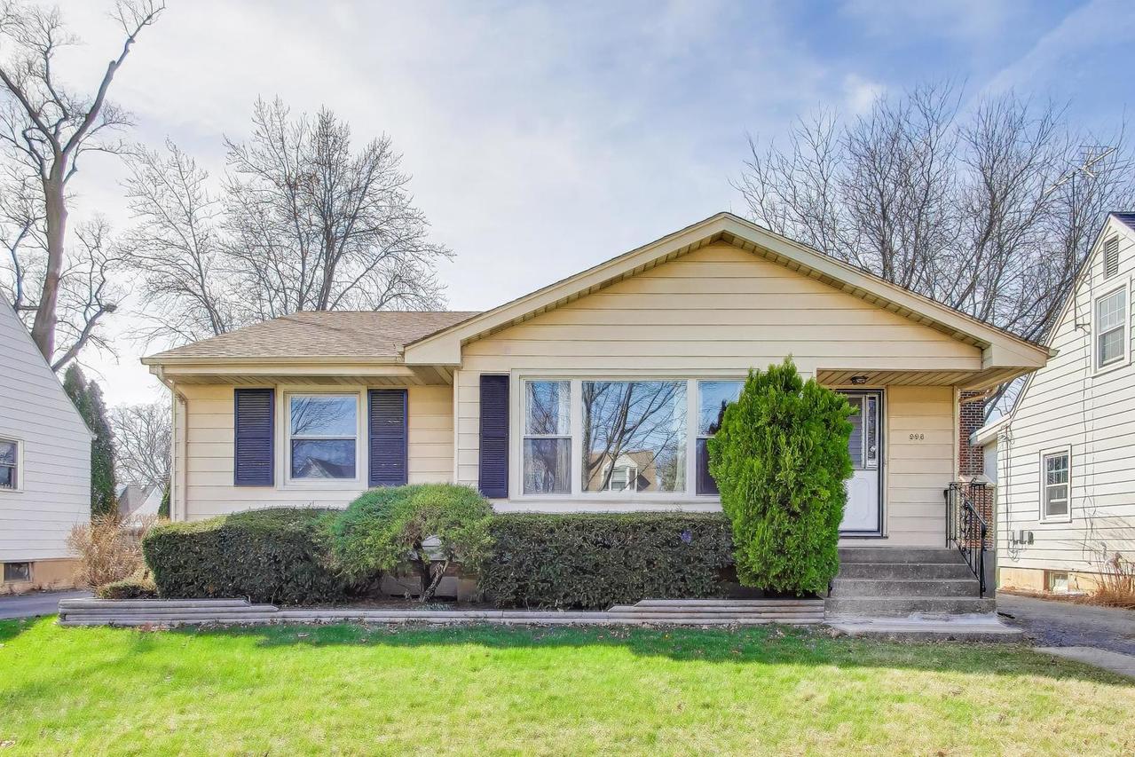 998 S Swain Ave., Elmhurst, IL 60126