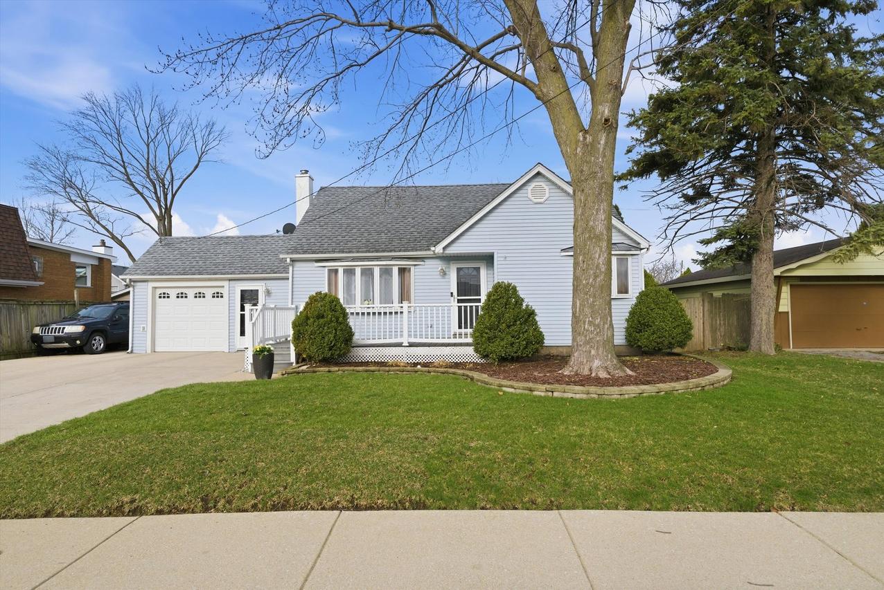 8210 Linder Ave., Burbank, IL 60459