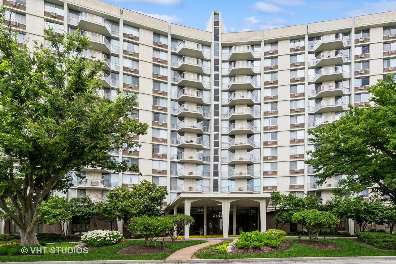 20 N Tower Rd. #10A, Oak Brook, IL 60523