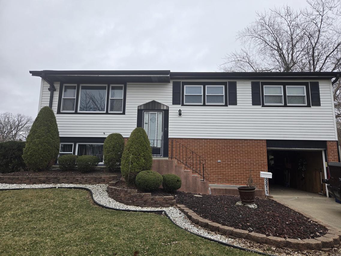 8811 W 92nd St., Hickory Hills, IL 60457