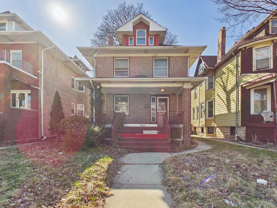 226 N Austin Blvd., Oak Park, IL 60302