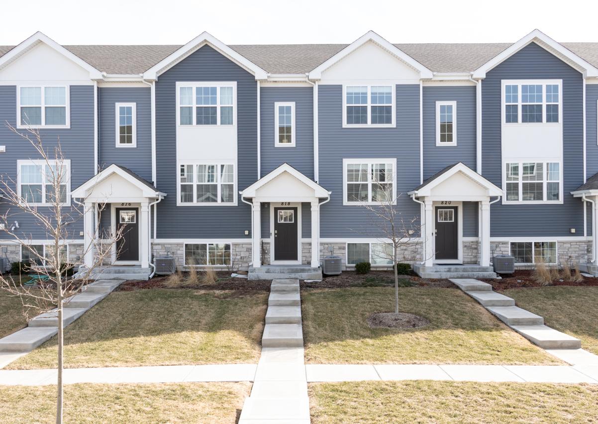 818 Briar Glen Ct., Hampshire, IL 60140