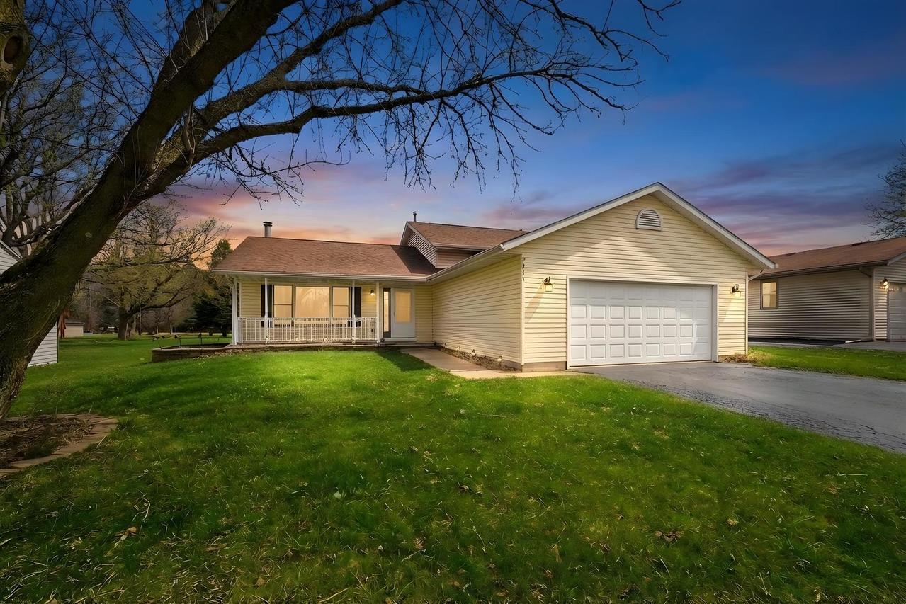 2211 Candlewick Dr., Poplar Grove, IL 61065