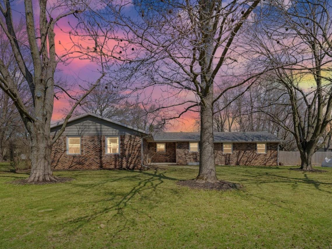 207 Timberview Dr., Mahomet, IL 61853