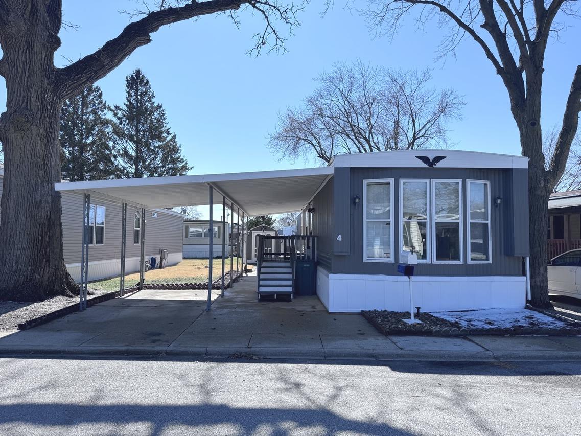 1336 Douglas Ave. #4, Montgomery, IL 60538