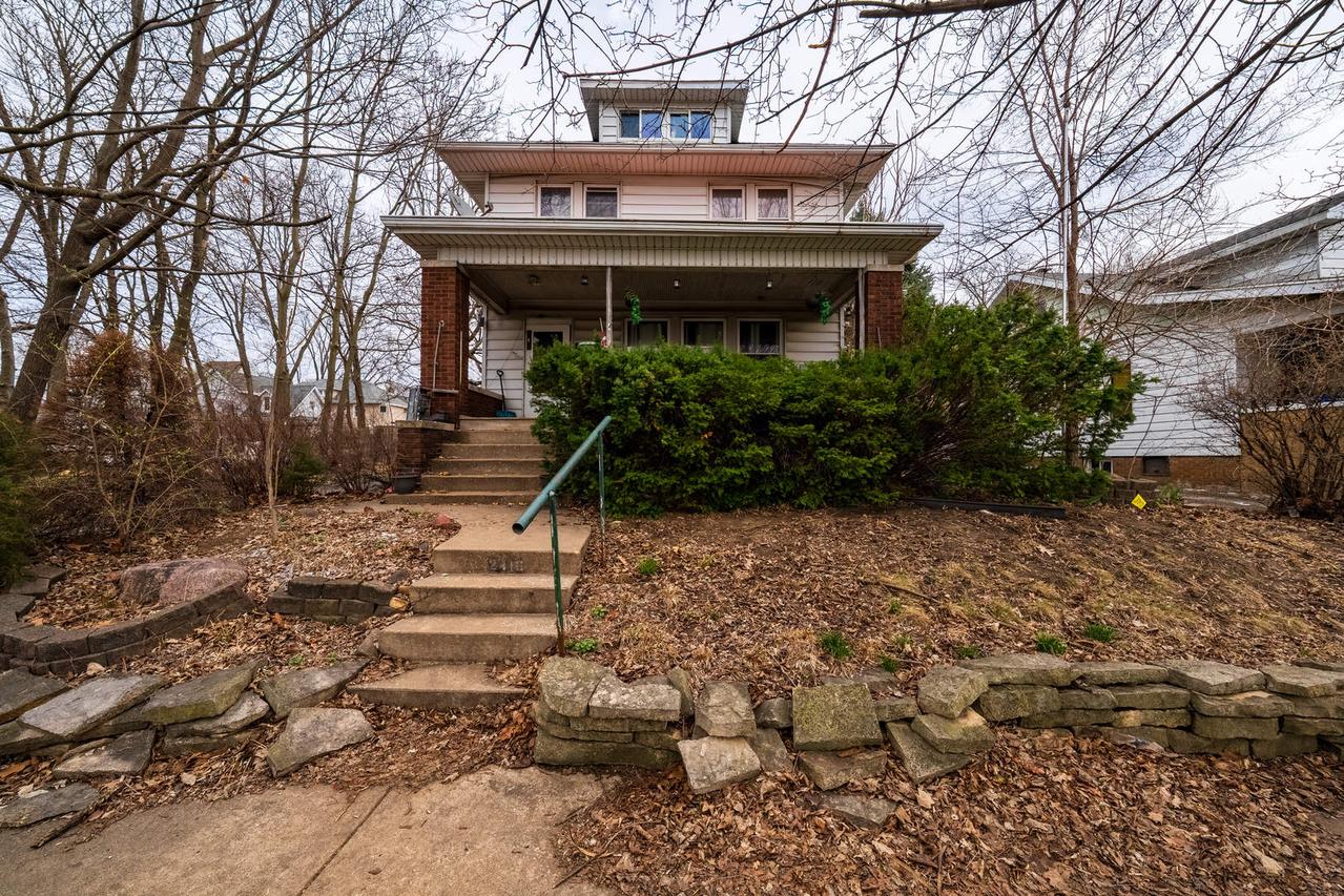 2416 N Dechman Ave., Peoria, IL 61603