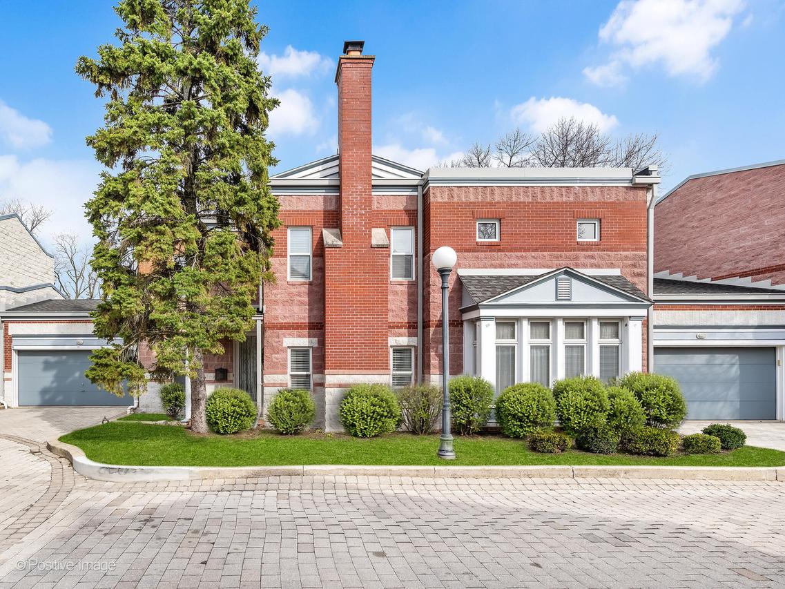 11 Manchester Ln., Elmhurst, IL 60126