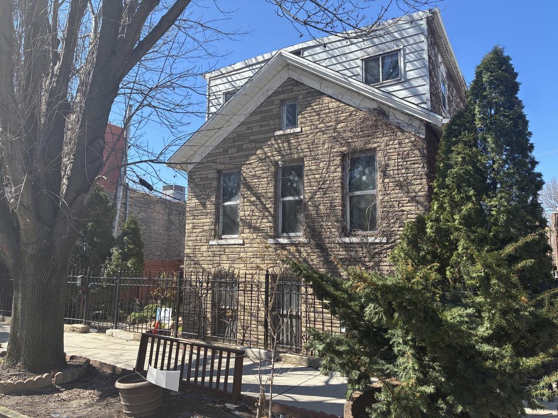 2142 N Leavitt Ave., Chicago, IL 60647