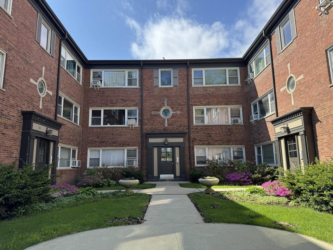 1316 Central St. #1E, Evanston, IL 60201