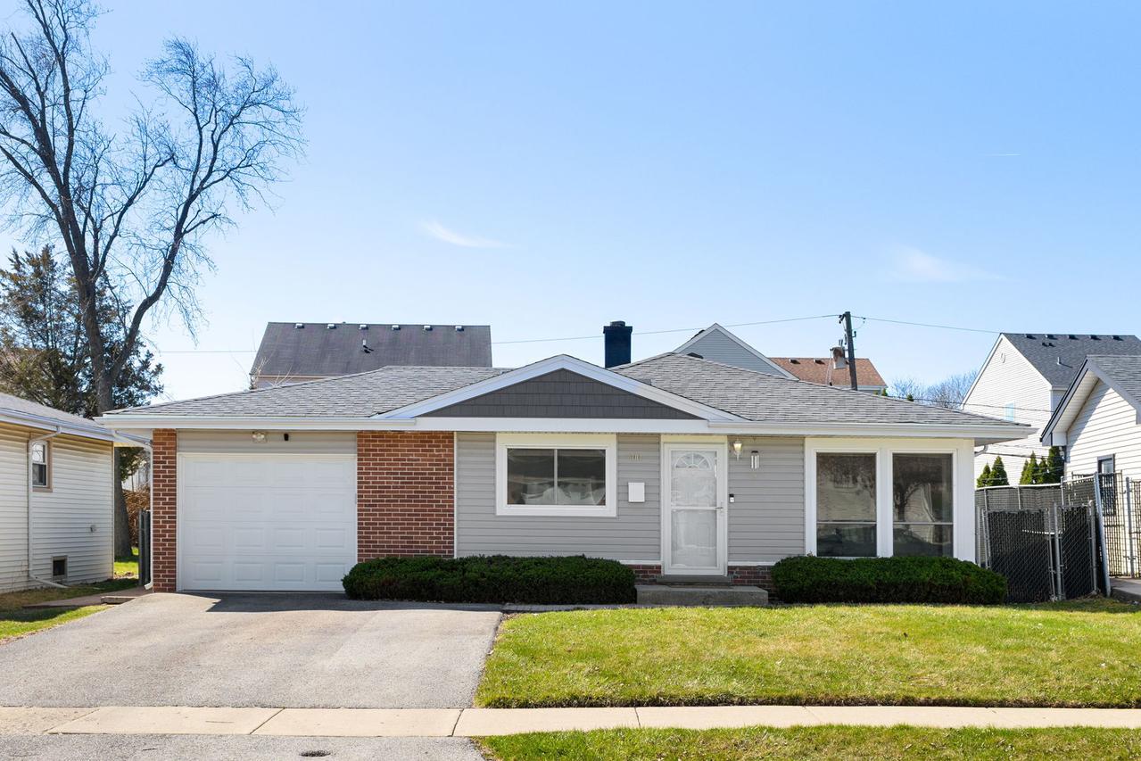 701 W Lake Park Dr., Addison, IL 60101