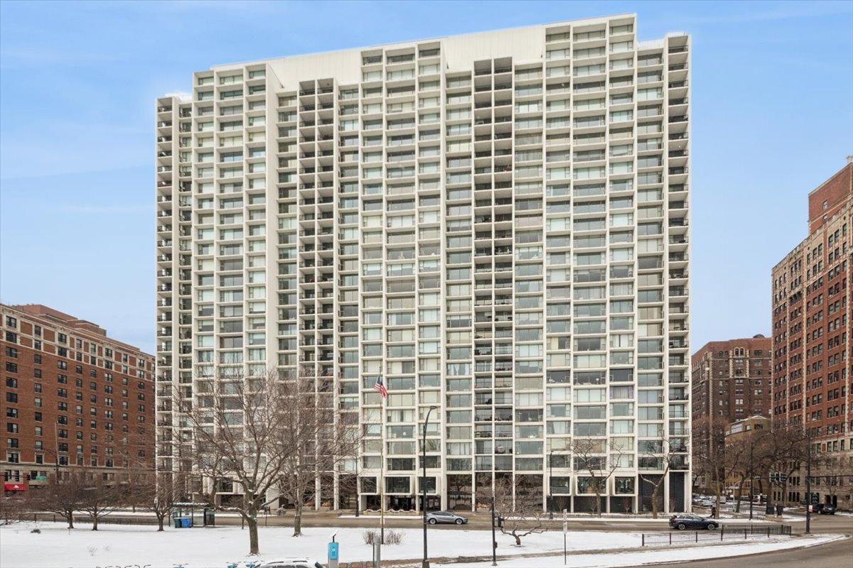 3200 N Lake Shore Dr. #2802, Chicago, IL 60657