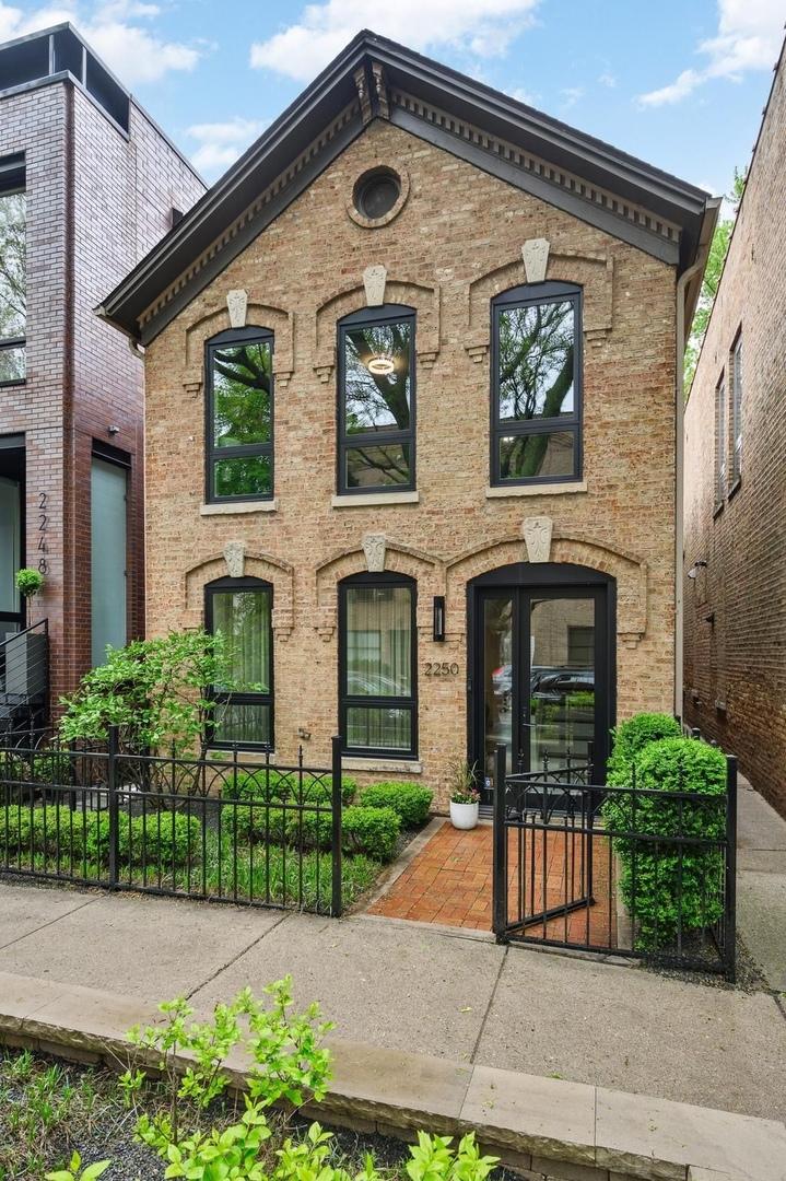 2250 N Wayne Ave., Chicago, IL 60614