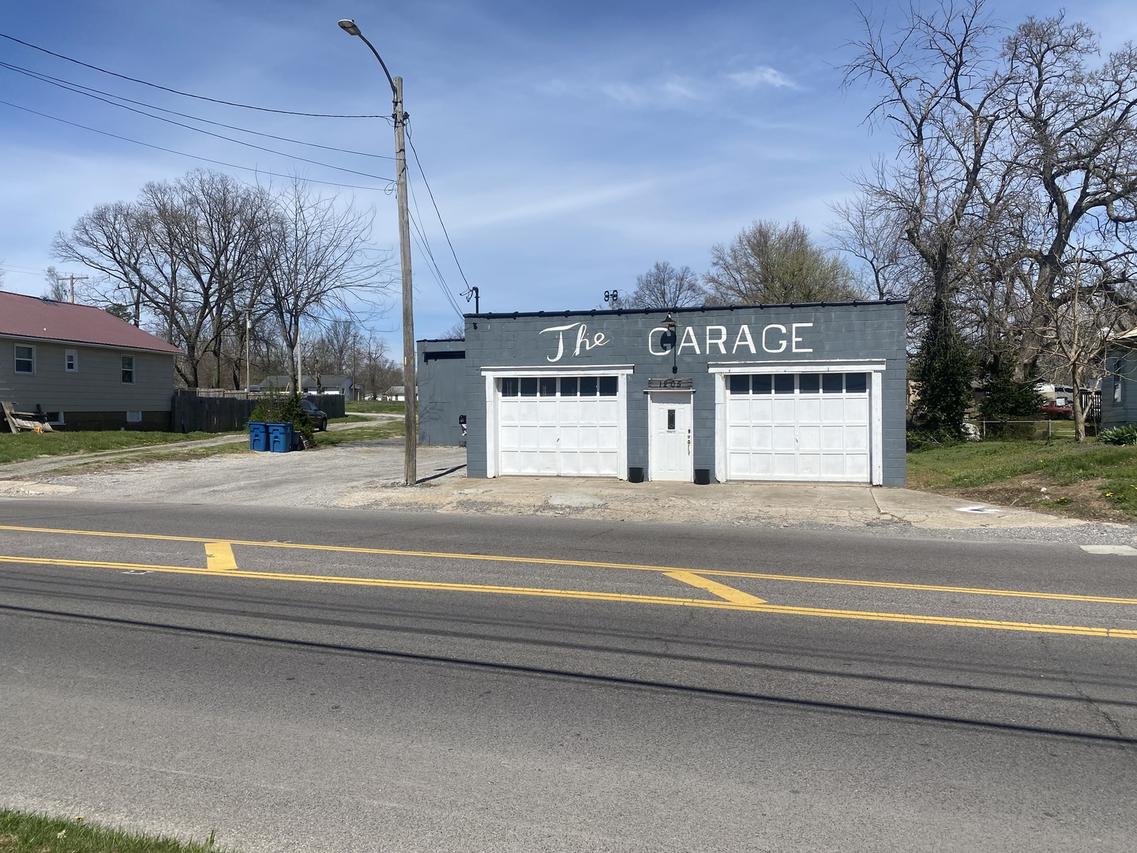 1205 E Main St., Benton, IL 62812