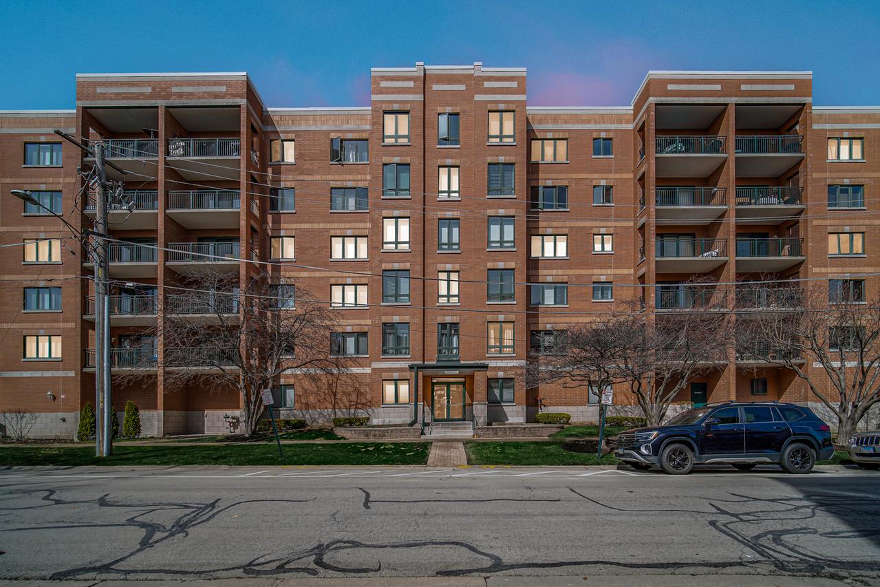 1636 Ashland Ave. #209, Des Plaines, IL 60016