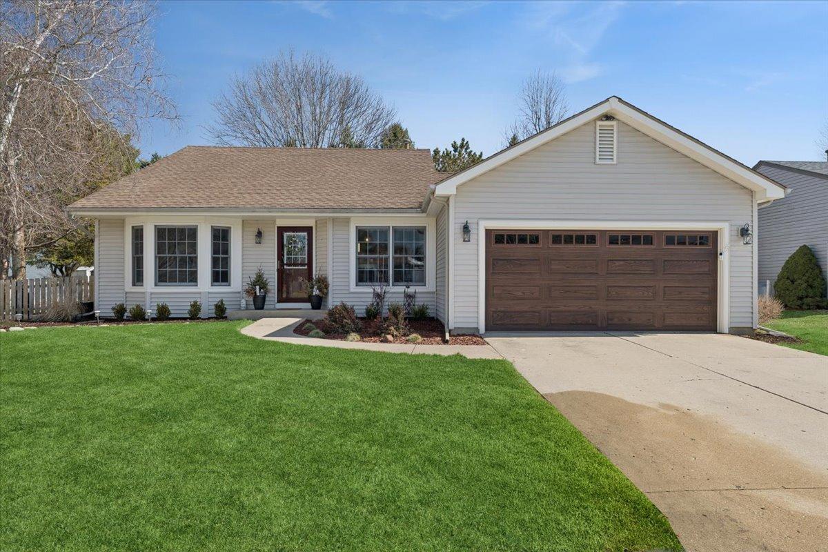 204 S Carriage Tr., Mchenry, IL 60050