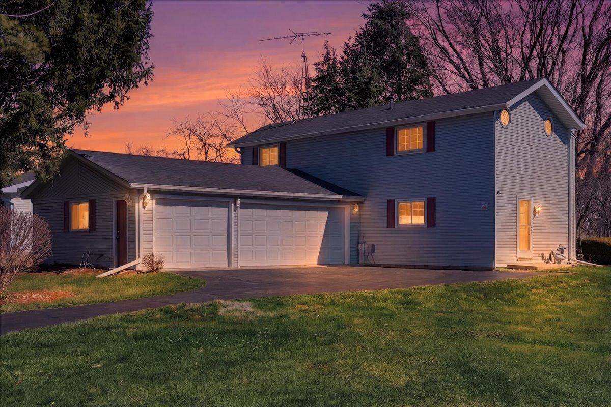 422 Pembroke Rd., Poplar Grove, IL 61065