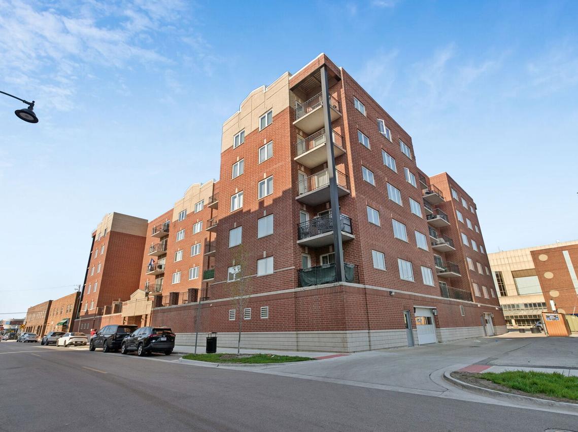 3303 Grove Ave. #604, Berwyn, IL 60402