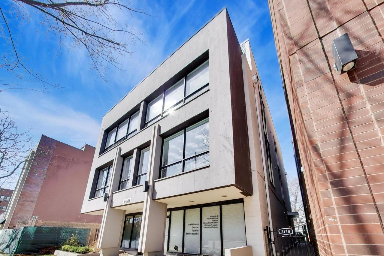 3718 N Ashland Ave. #302, Chicago, IL 60613