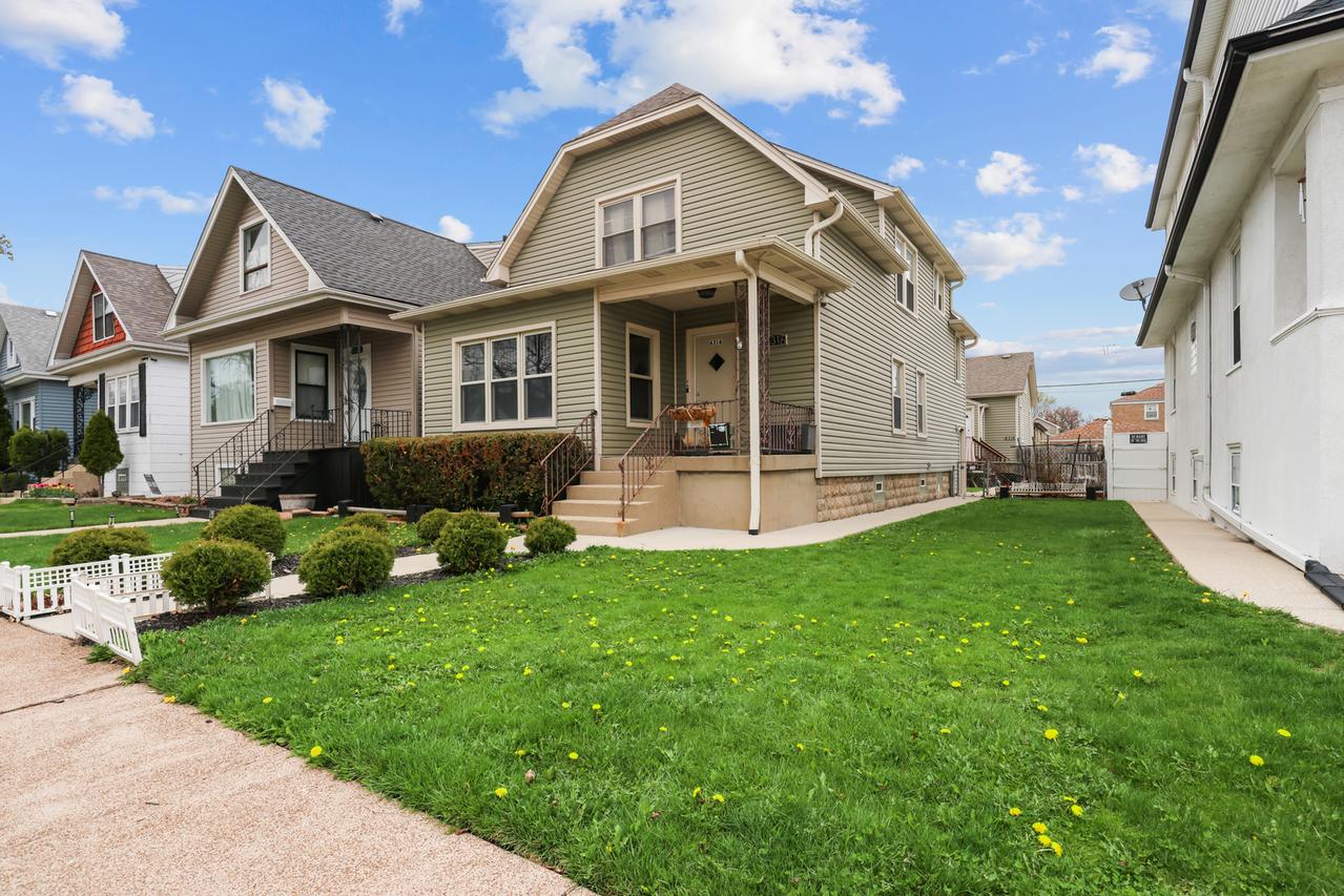 6316 W Warwick Ave., Chicago, IL 60634