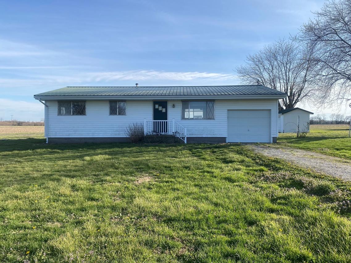 8562 E Park Street Rd., Duquoin, IL 62832