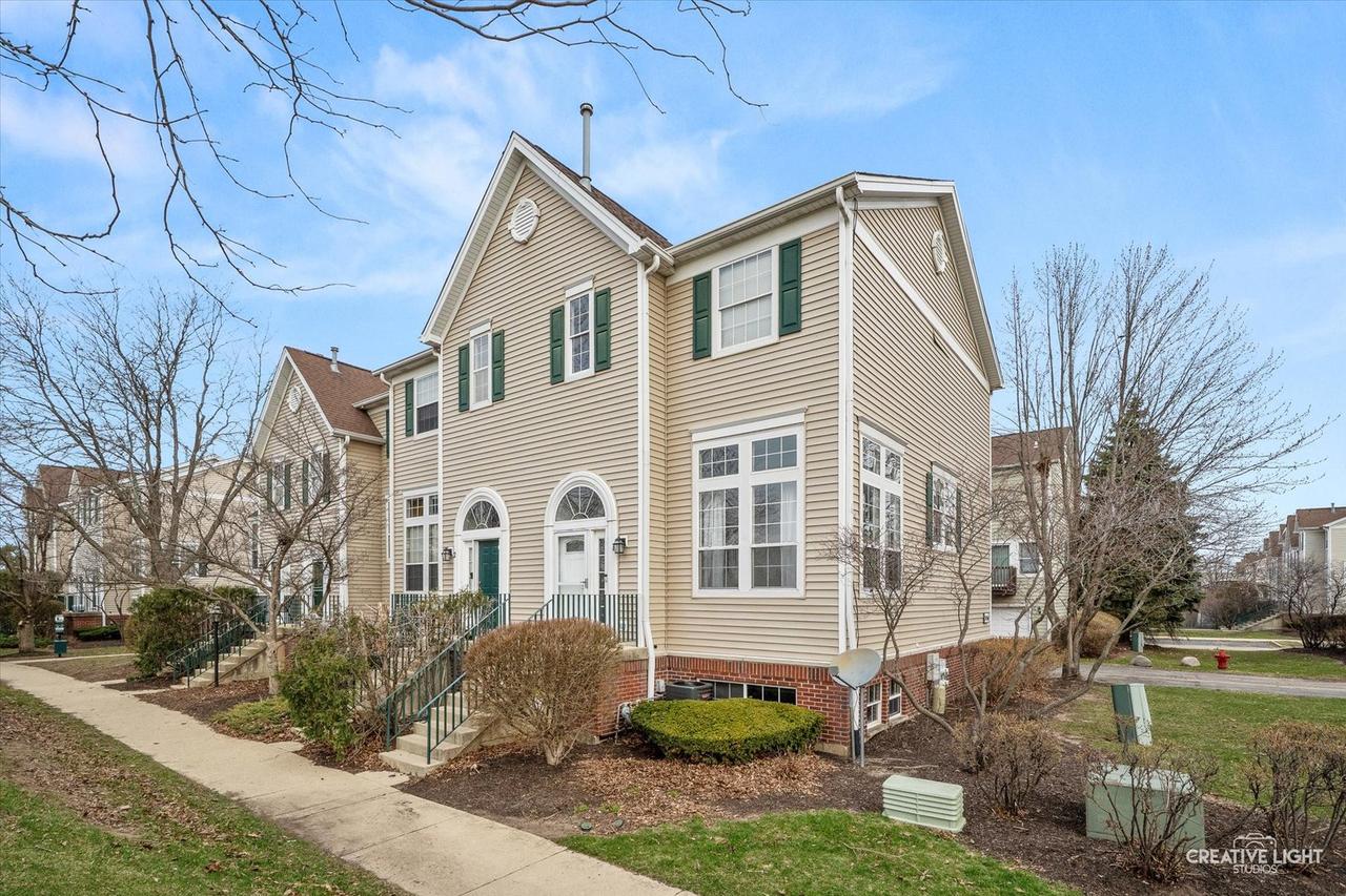 2436 Courtyard Cir. #1, Aurora, IL 60506