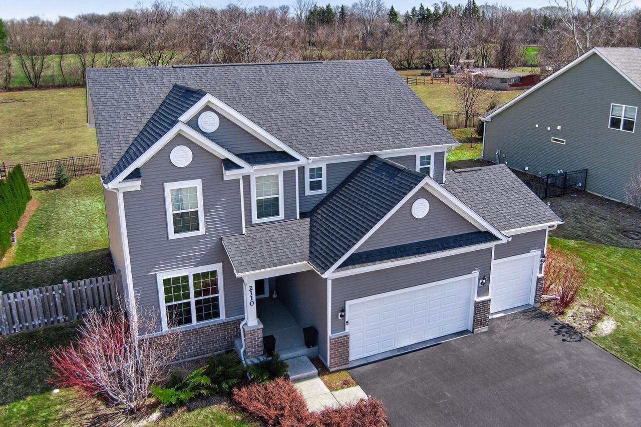 2110 Silver Leaf Dr., Island Lake, IL 60042