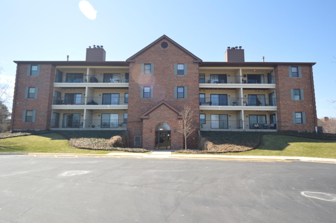 631 Hapsfield Ln. #106, Buffalo Grove, IL 60089