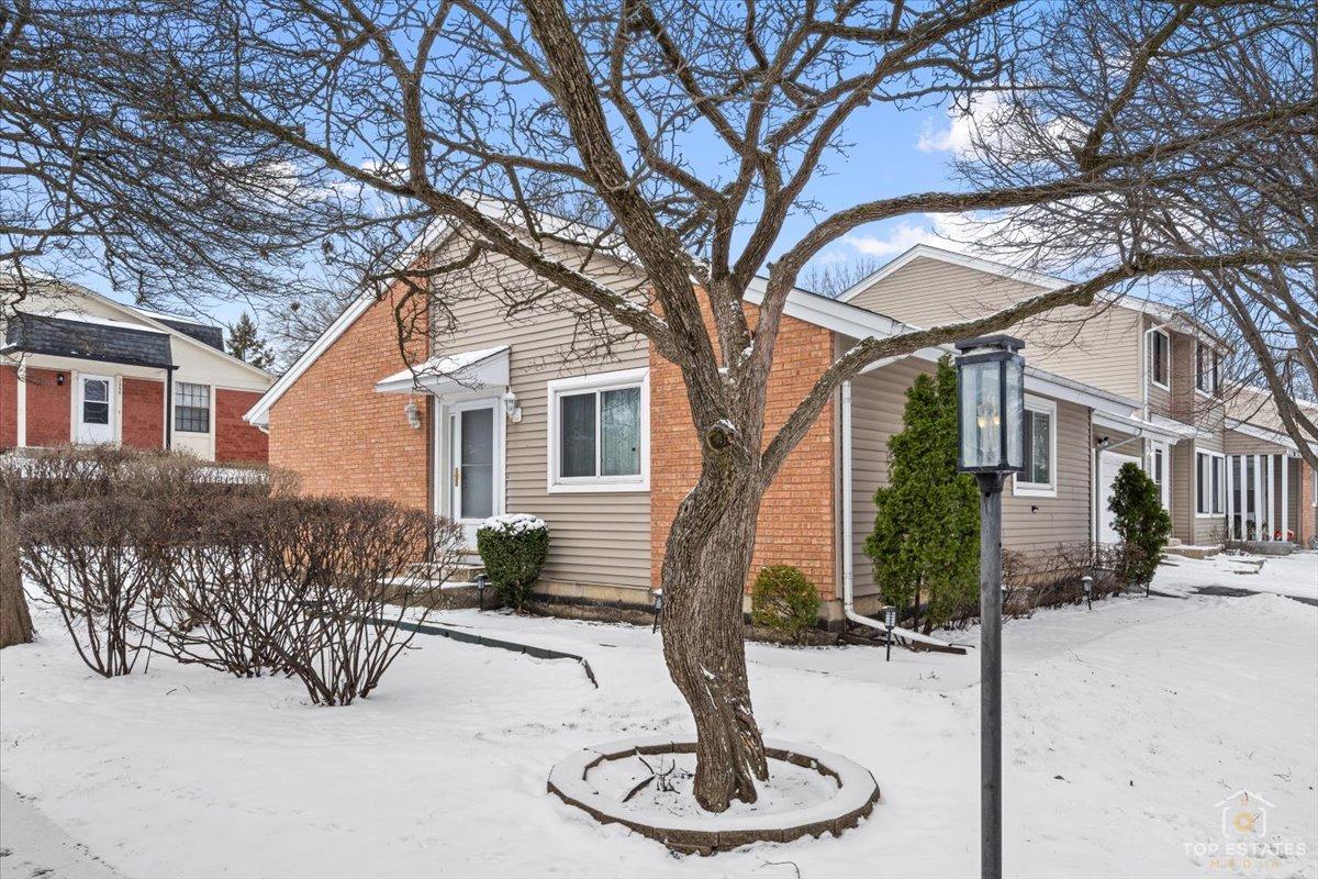 1375 N Whispering Springs Cir., Palatine, IL 60074