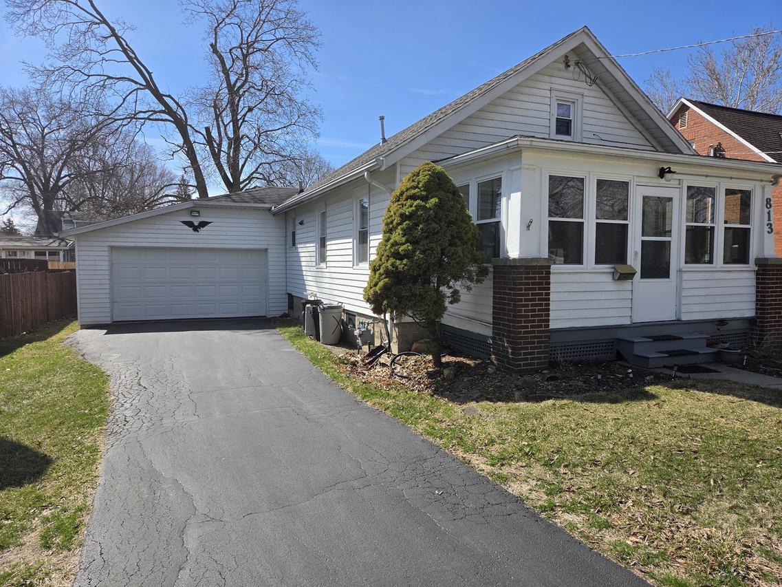 813 E 15th St., Sterling, IL 61081